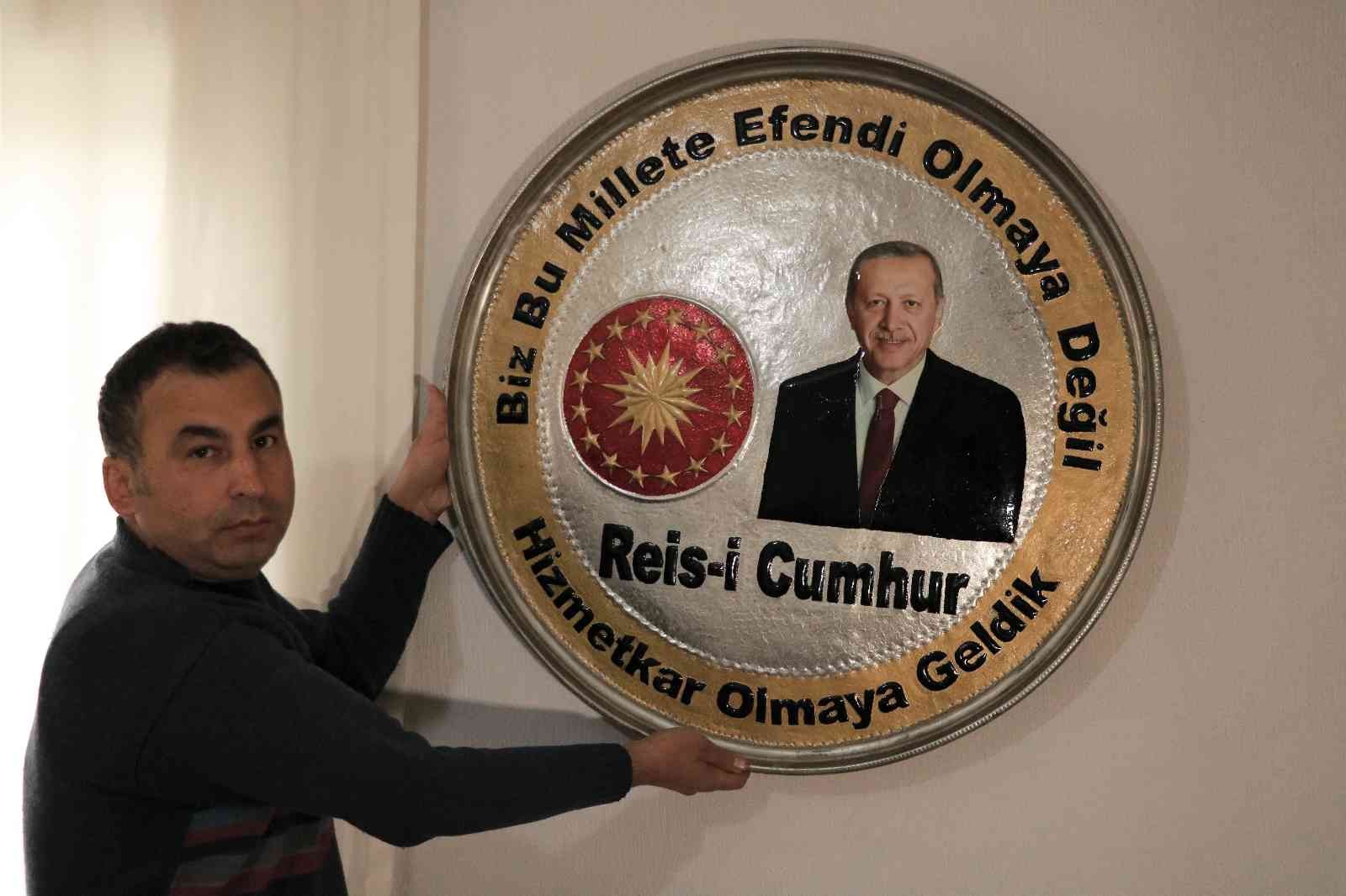 Cumhurbaşkanı Erdoğan’a üzerinde portresi bulunan bakır tepsiyi hediye etmek istiyor #kahramanmaras