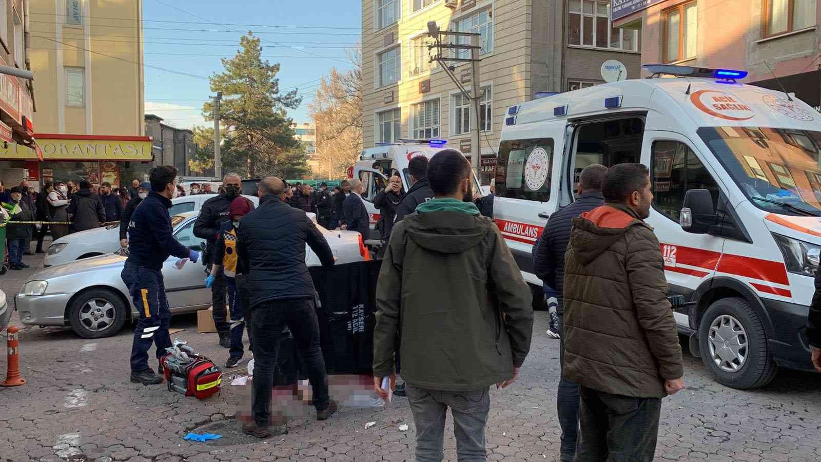 Kayseri’de sokak ortasında dehşet: 2 ölü, 1 yaralı #kayseri