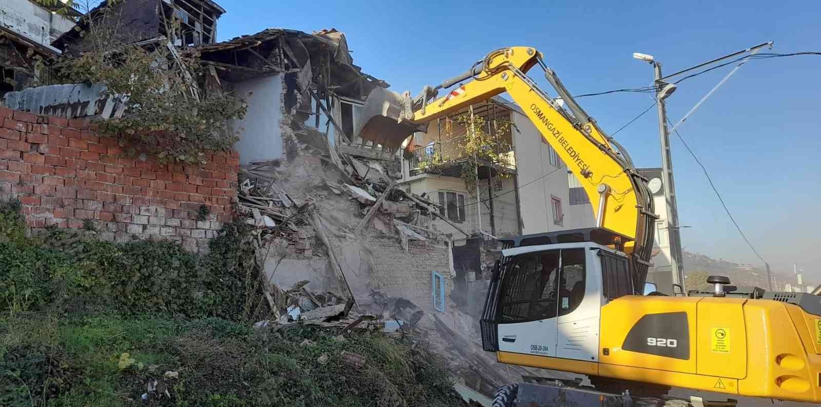 Bir yılda 107 metruk bina yıkıldı #bursa