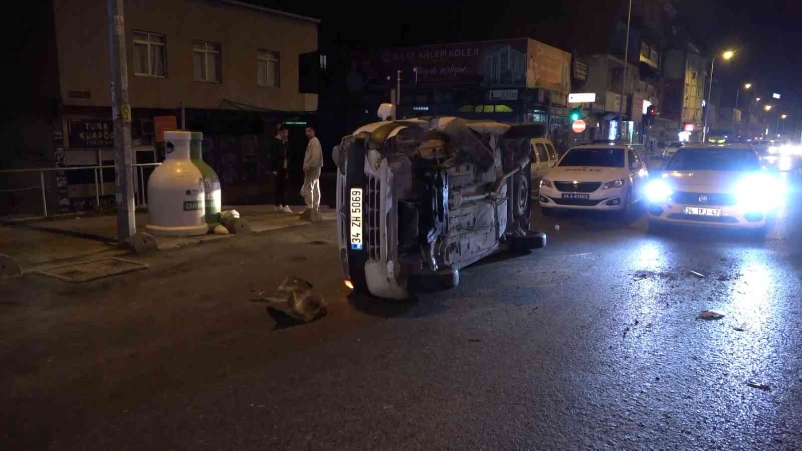 Arnavutköy’de kontrolden çıkan araç yan yattı #istanbul
