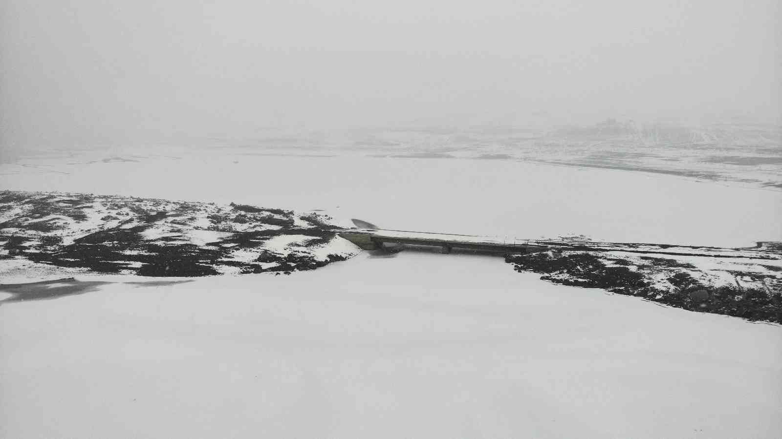 Alparslan-1 Barajı’nın yüzeyi kısmen dondu #mus