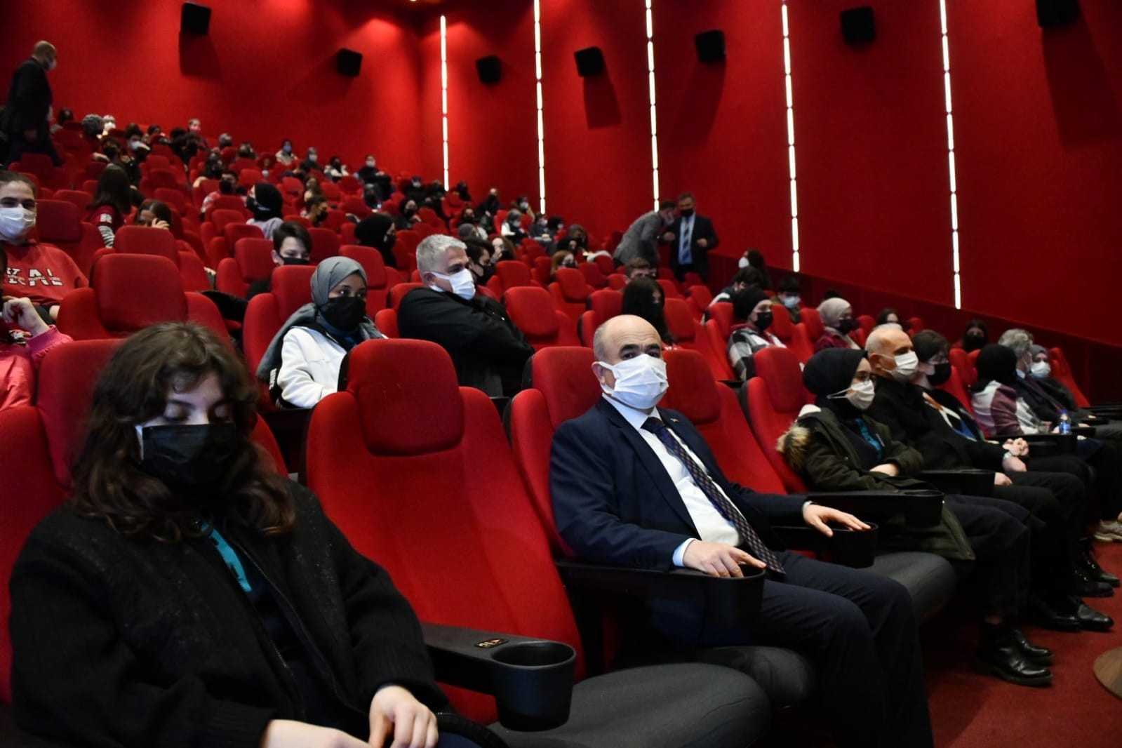 Vali Dağlı ’Kesişme: İyi ki Varsın Eren’ filmini lise öğrencileriyle birlikte izledi #samsun