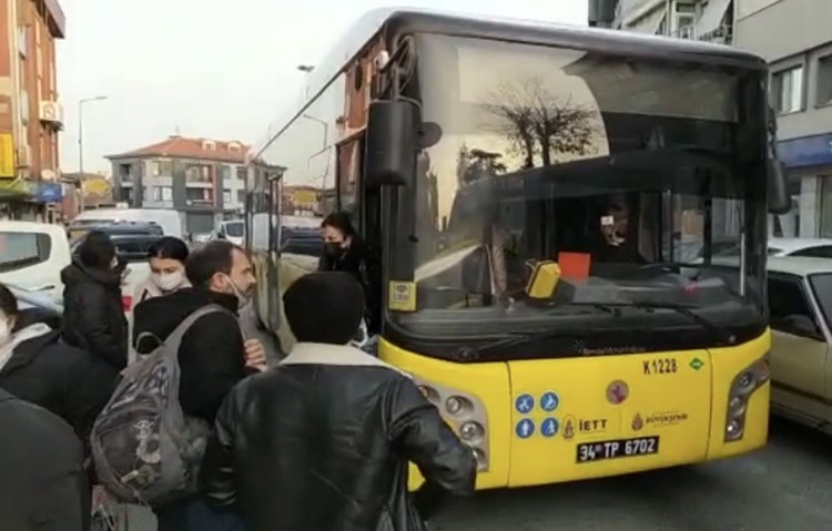 Eyüpsultan’da İETT otobüsü arızalandı, trafik felç oldu #istanbul