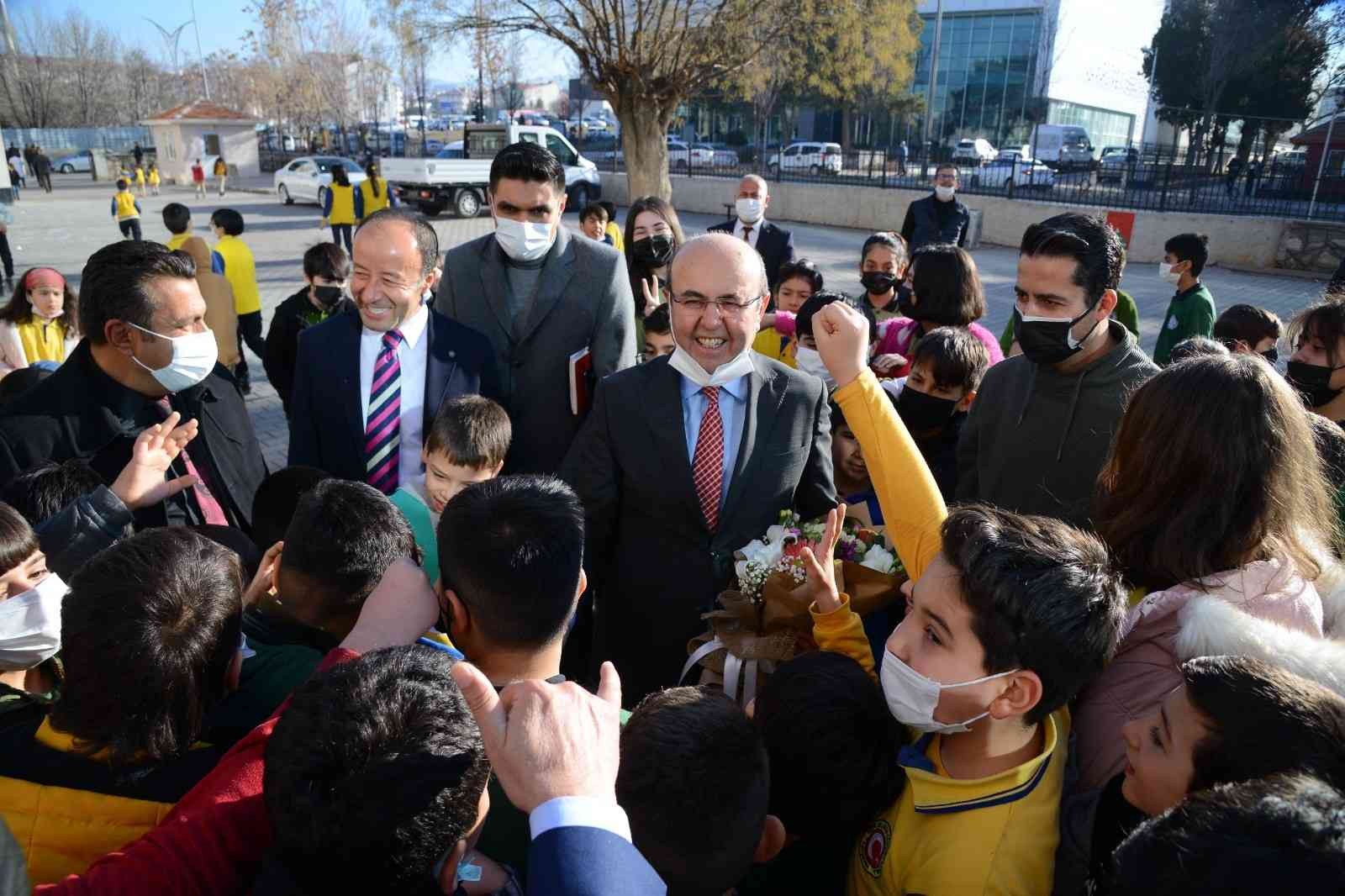 Belediye Başkanı Ekicioğlu, okul ziyaretleri ile talepleri yerinde alıyor #kirsehir