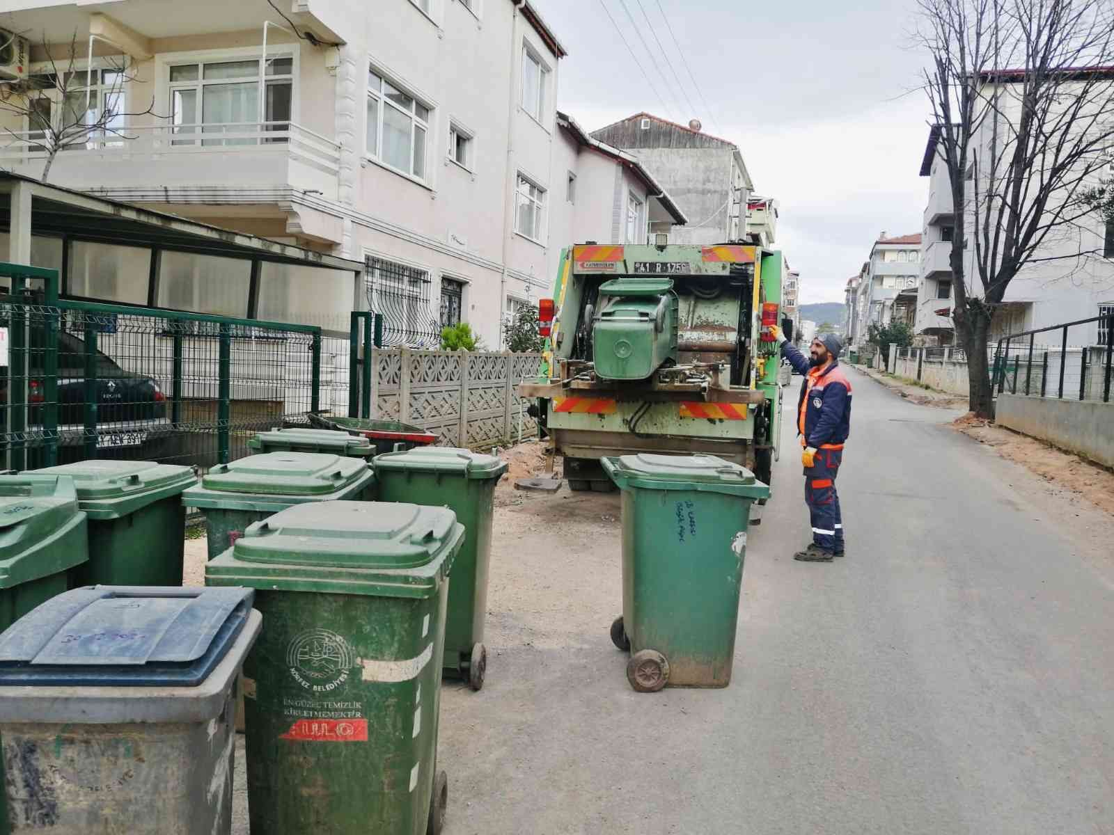 Körfez’de çöp konteynırları temizleniyor #kocaeli
