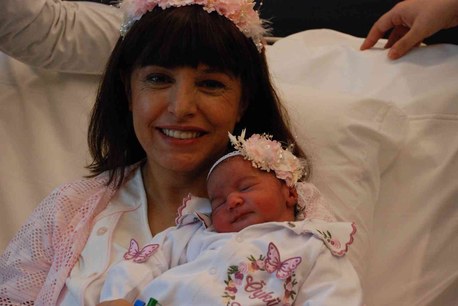 Hamileyken kanser oldu, kızı Öykü’yü sağlıkla kucağına aldı #izmir