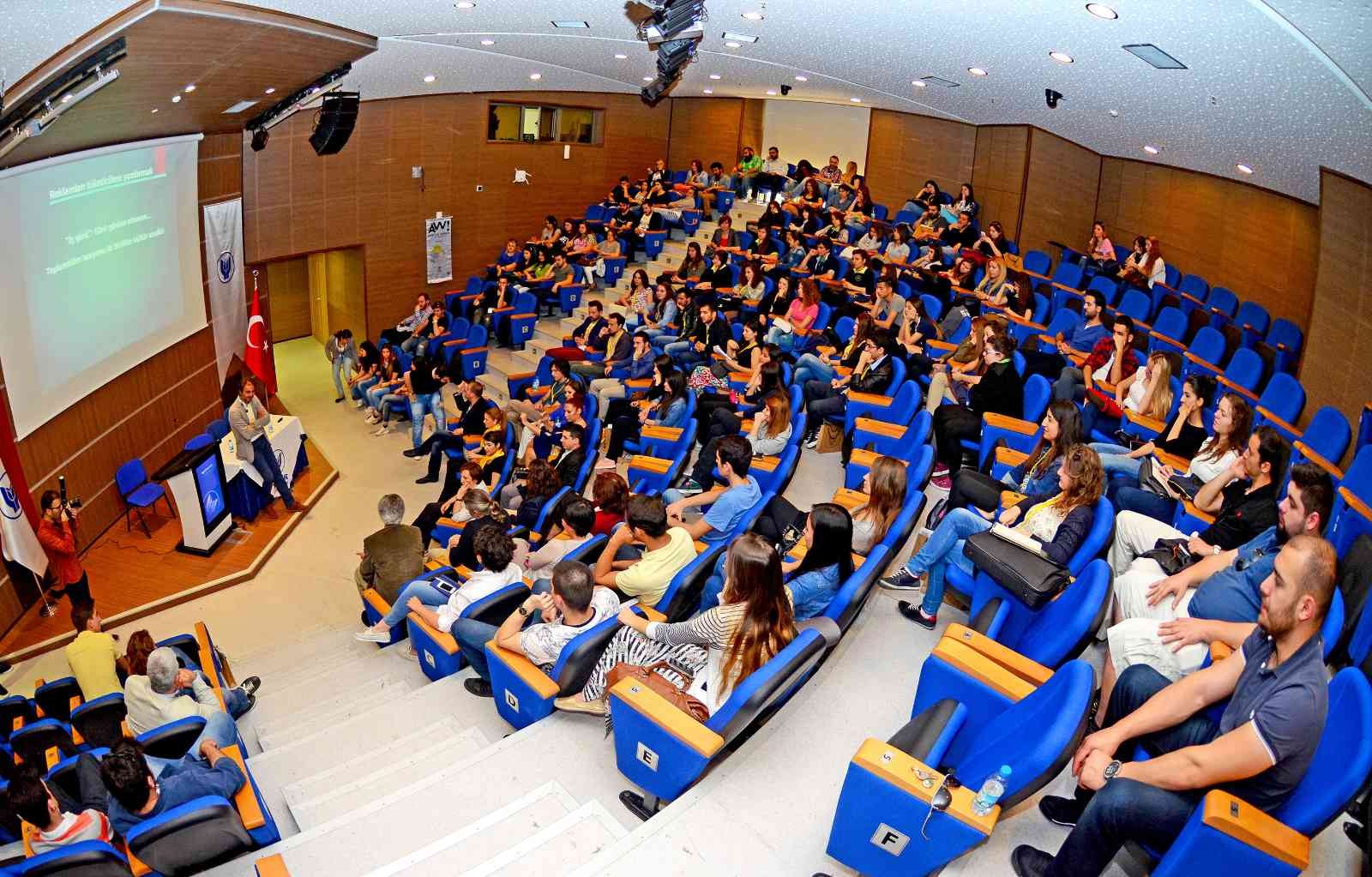 Yaşar Üniversitesinde lisansüstü eğitim programlarına öğrenci alınacak #izmir