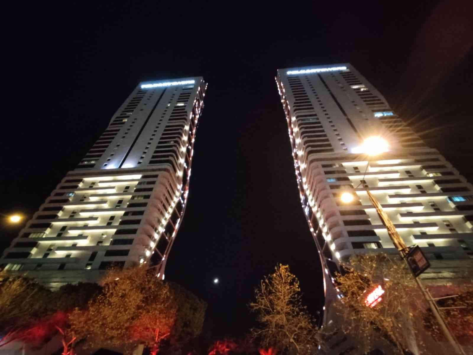 İzmir’de ikiz kulelerde yangın paniği: 3 yaralı #izmir