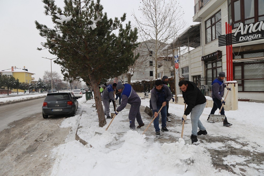 Kar temizleme çalışmaları devam ediyor #erzincan