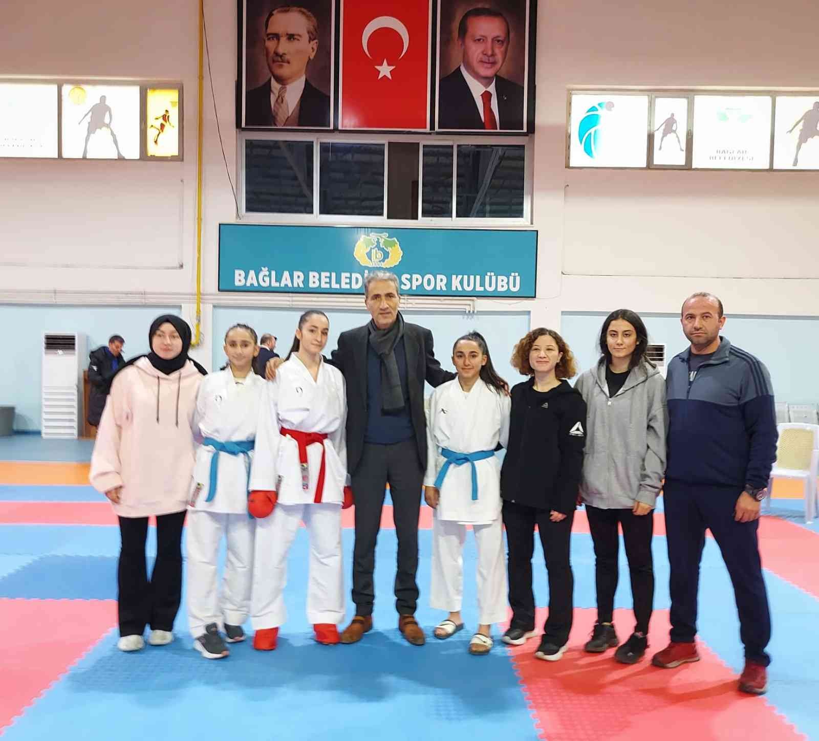 Kız karate takımı 4 altın madalya ile rekor kırdı, Diyarbakır şampiyonu oldu #diyarbakir