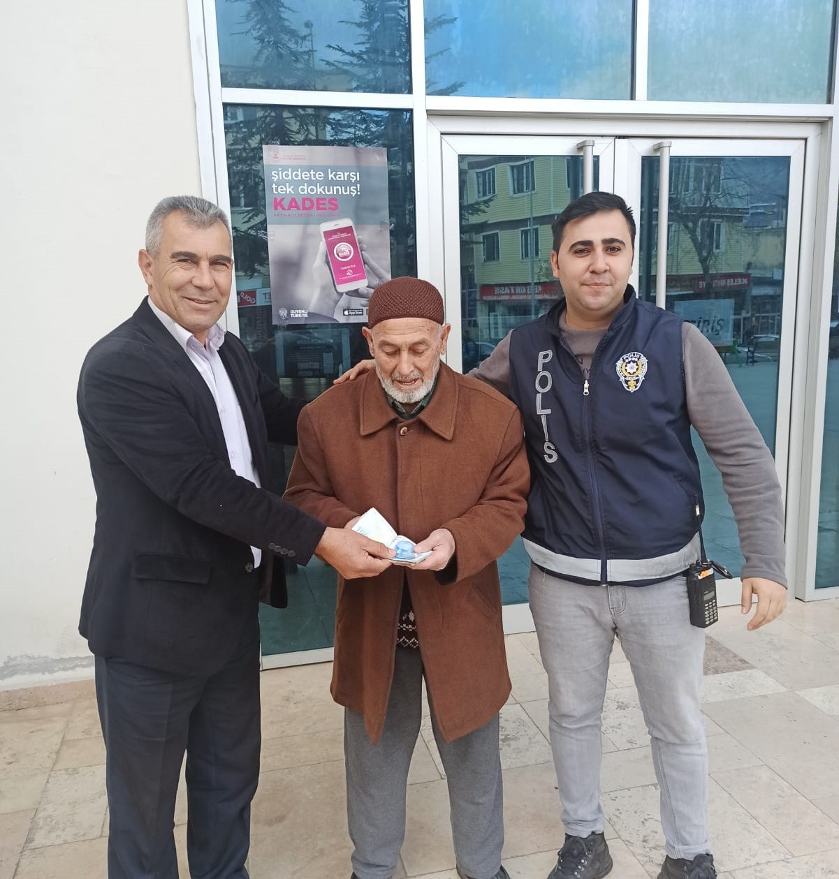 Emekli maaşını düşüren adamı bulup parasını teslim etti #kahramanmaras