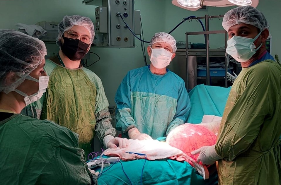 30 santimetrelik yumurtalık tümörü başarılı bir operasyonla çıkartıldı #kutahya