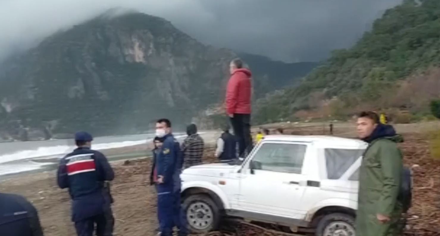 Antalya’da bir kişinin denize sürüklendiği ihbarı ekipleri alarma geçirdi #antalya