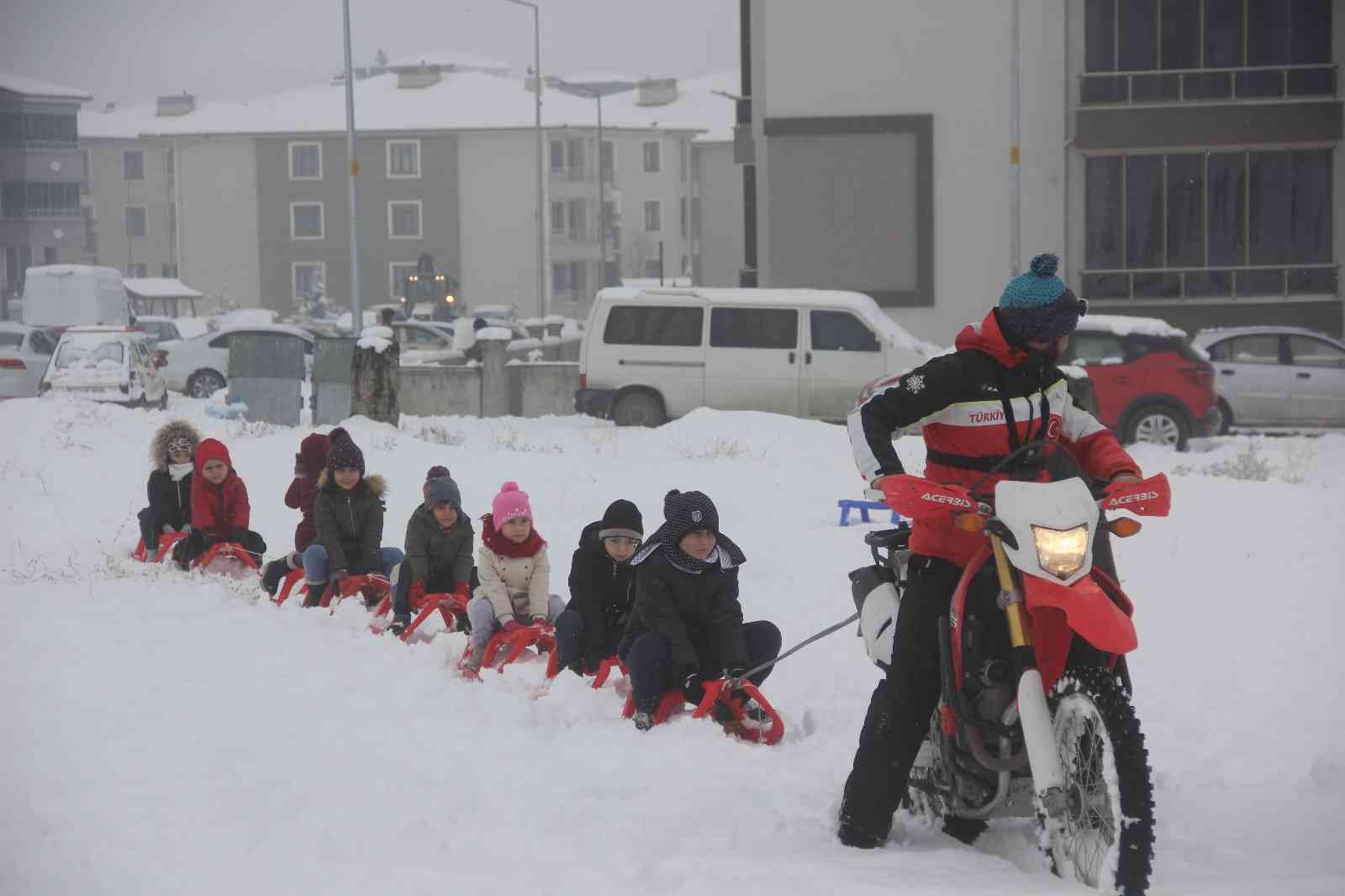 Çocukların kros motorlu kızak keyfi #erzincan