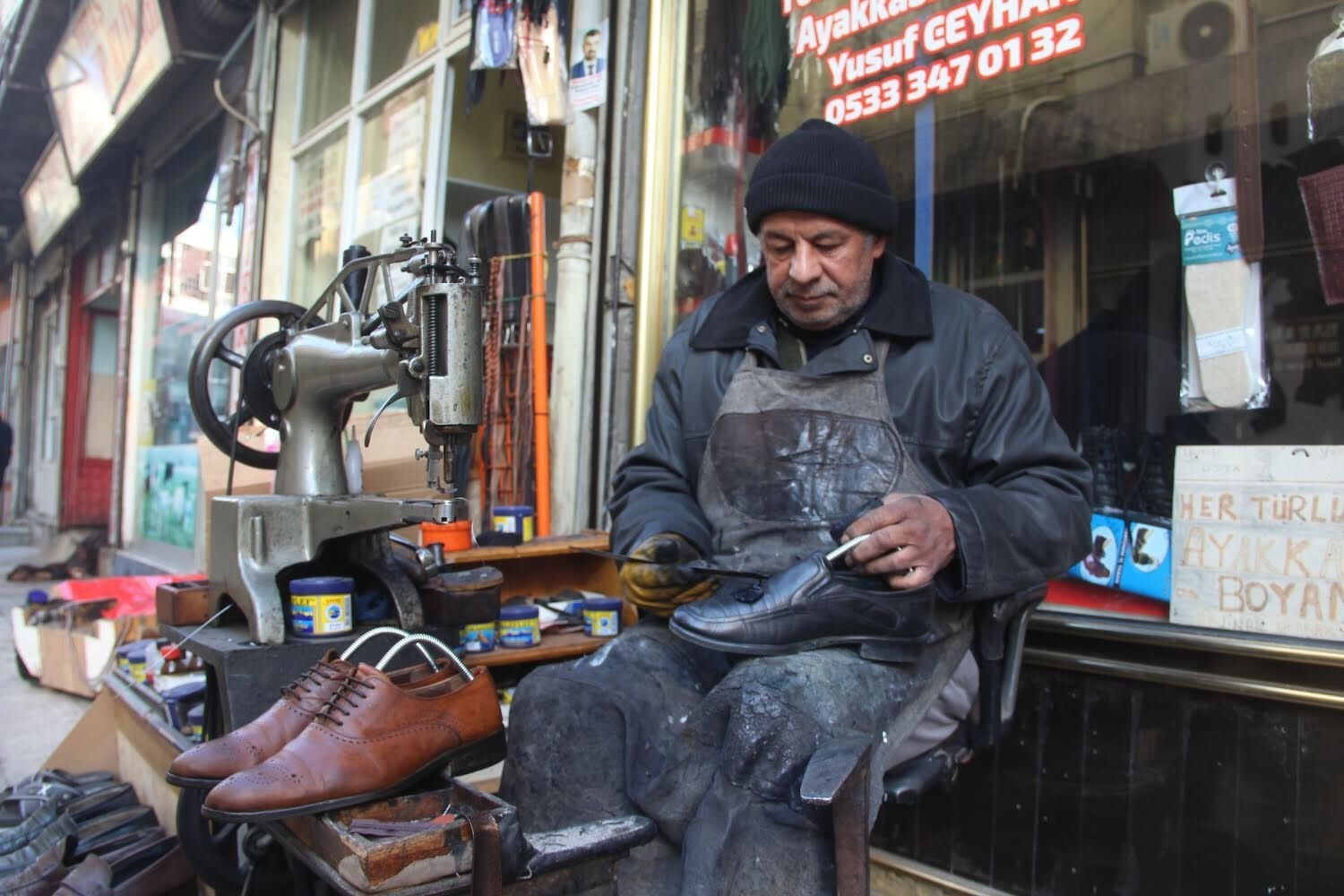Yarım asırdır baba mesleği olan ayakkabı tamirciliğini icra ediyor #malatya
