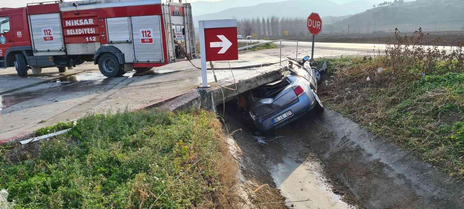 Tokat’ta otomobil sulama kanalına uçtu: 2 yaralı