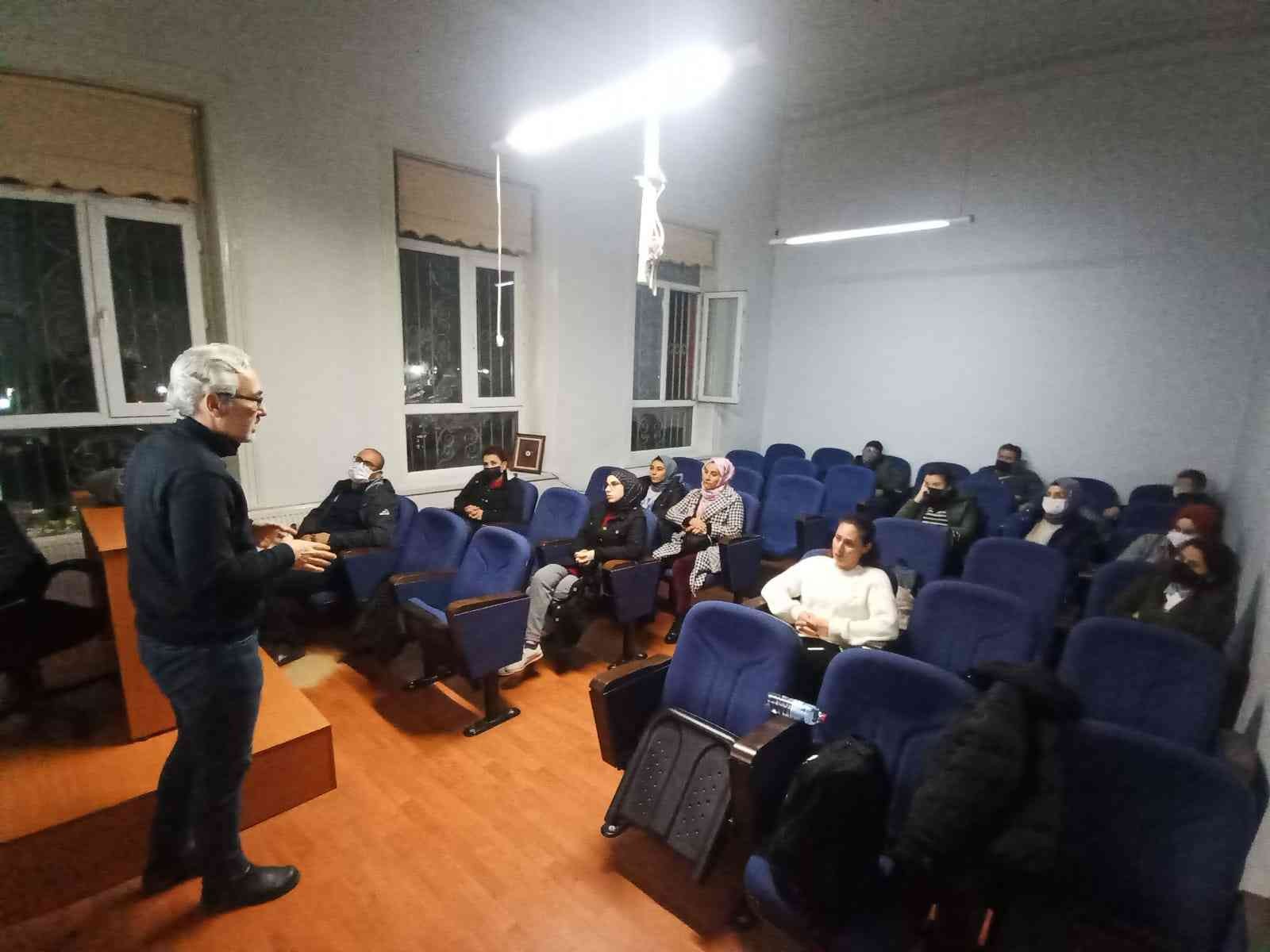 Fotoğraf kursiyerlerine Ahmet Hamdi Bey anlatıldı #manisa