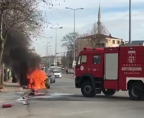 Seyir halindeki cip alev alev yandı #kocaeli