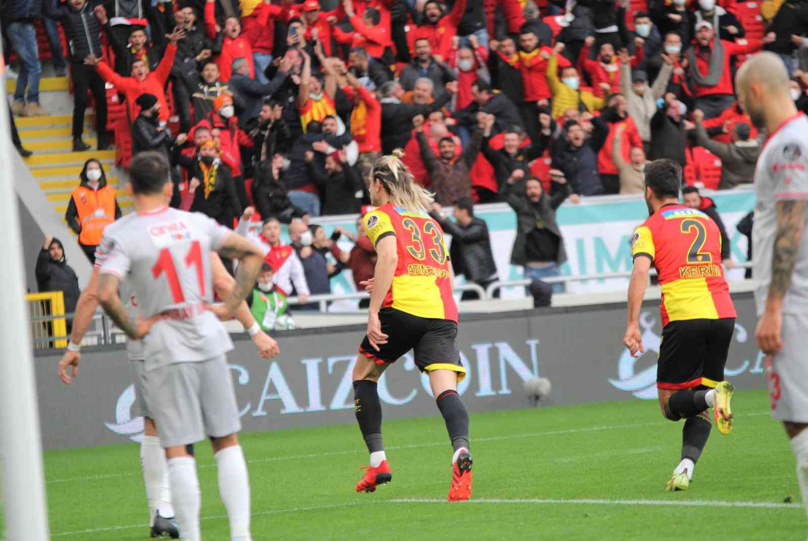 Spor Toto Süper Lig: Göztepe: 1 - Antalyaspor: 0 (İlk yarı) #izmir