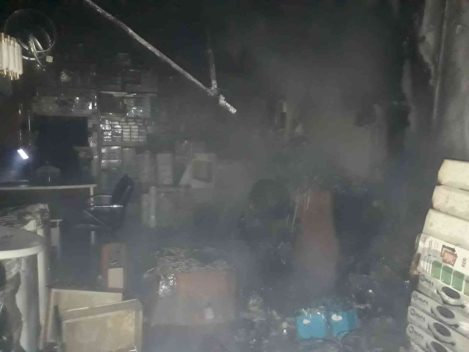Ağrı’da elektrik dükkanında yangın #agri