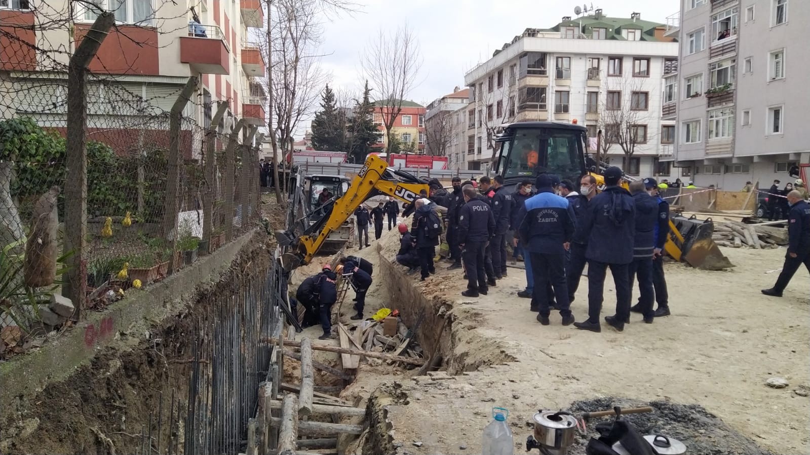 Avcılar’da inşat alanında göçük: 2 işçi toprak altında kaldı #istanbul