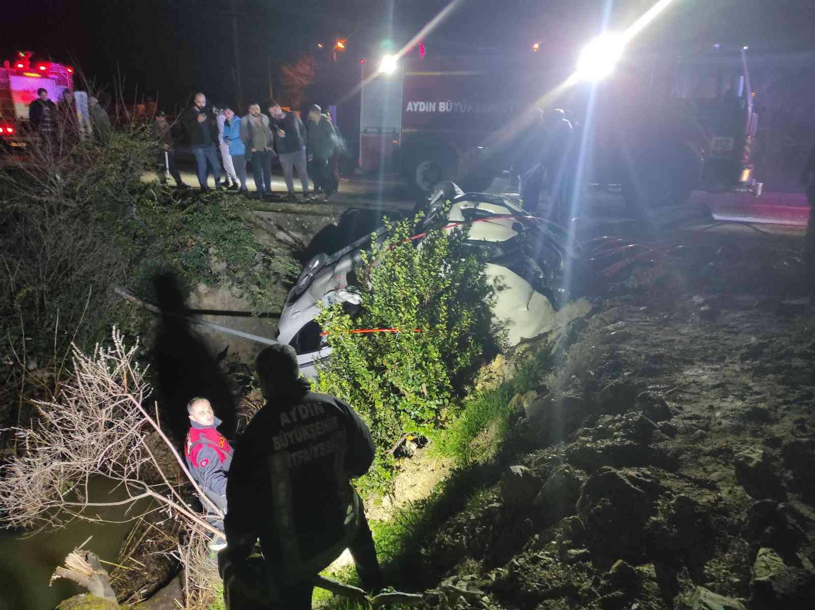 Otomobil dereye uçtu: 1’İ yabancı uyruklu 2 kişi yaralandı #aydin