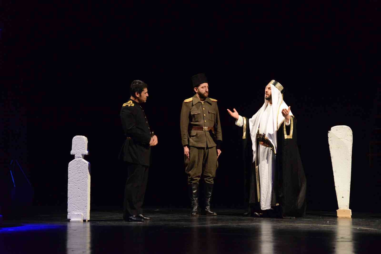 Diyarbakır’da ‘Kumandan’ oyunu tiyatro severlerle buluştu #diyarbakir