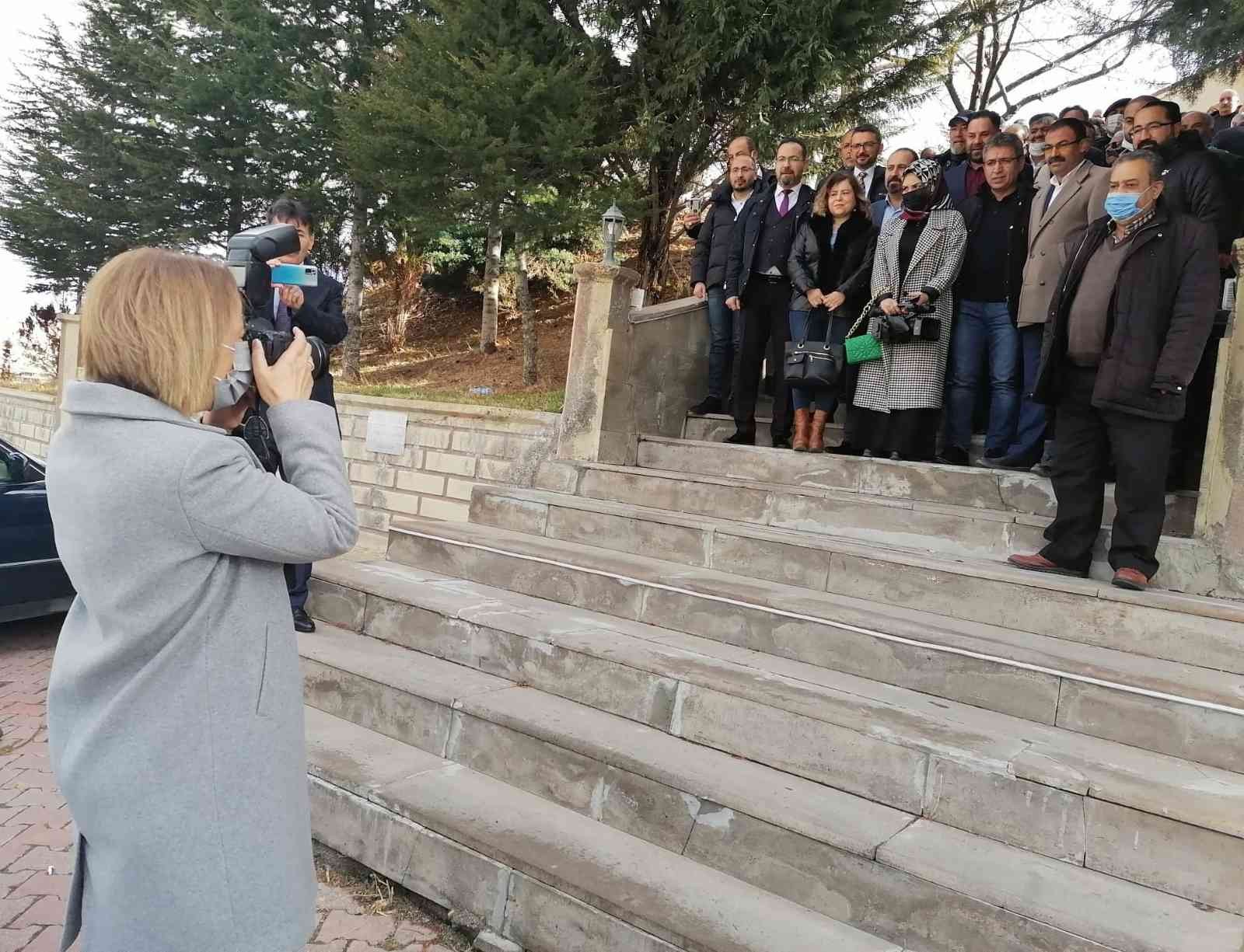 Nevşehir Valisi gazetecilerin fotoğrafını çekti #nevsehir