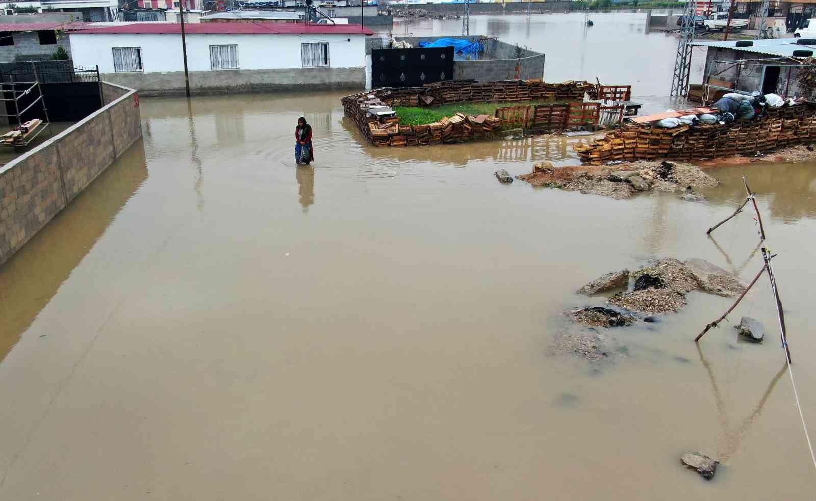 Adana’da yağmur mahalleyi sular altında bıraktı #adana