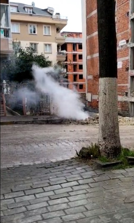 Avcılar’da elektrik kabloları bomba gibi patladı #istanbul