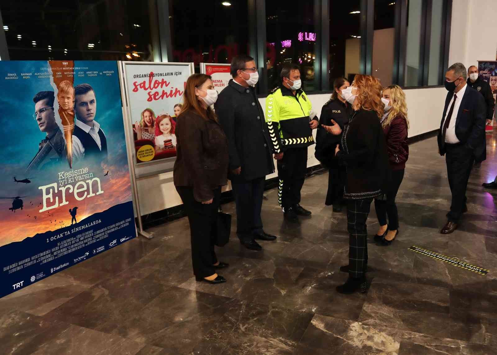 Bursa Emniyet Müdürü şehit aileleriyle birlikte Kesişme, İyi ki Varsın Eren filmini izledi #bursa