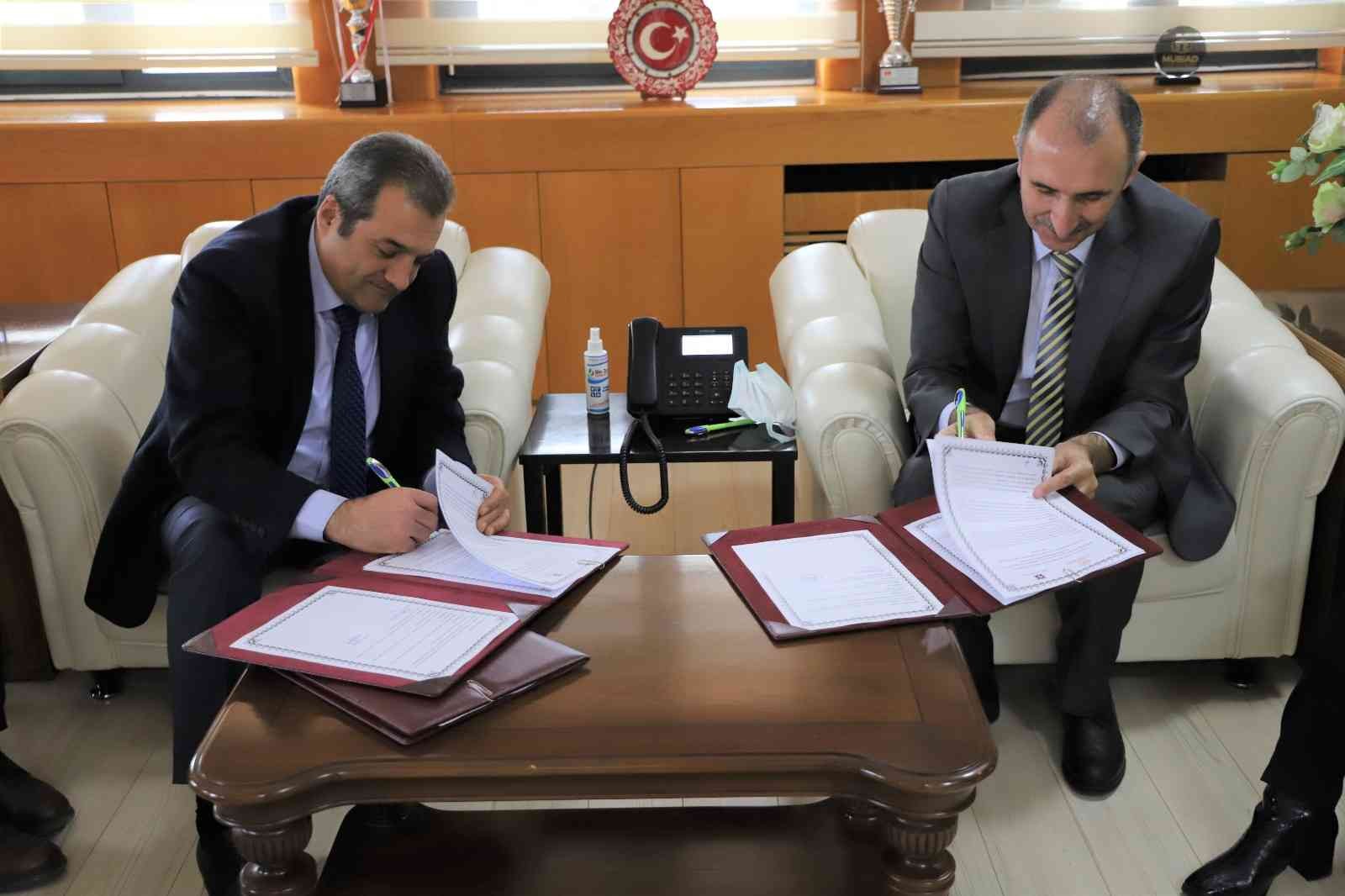 Sağlık İl Müdürlüğü ile Fırat Üniversitesi arasında iş birliği protokolü imzalandı #elazig