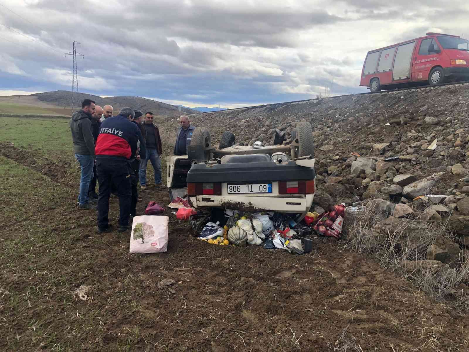 Tokat’ta otomobil şarampole devrildi: 2 yaralı