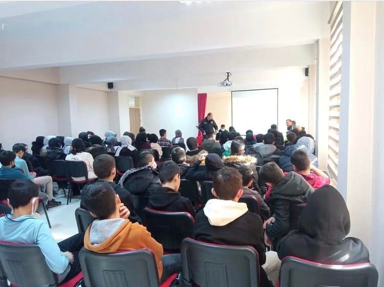 Altıntaş’ta öğrencilere “Kişisel Güvenlik ve Suçtan Korunma” semineri verildi #kutahya