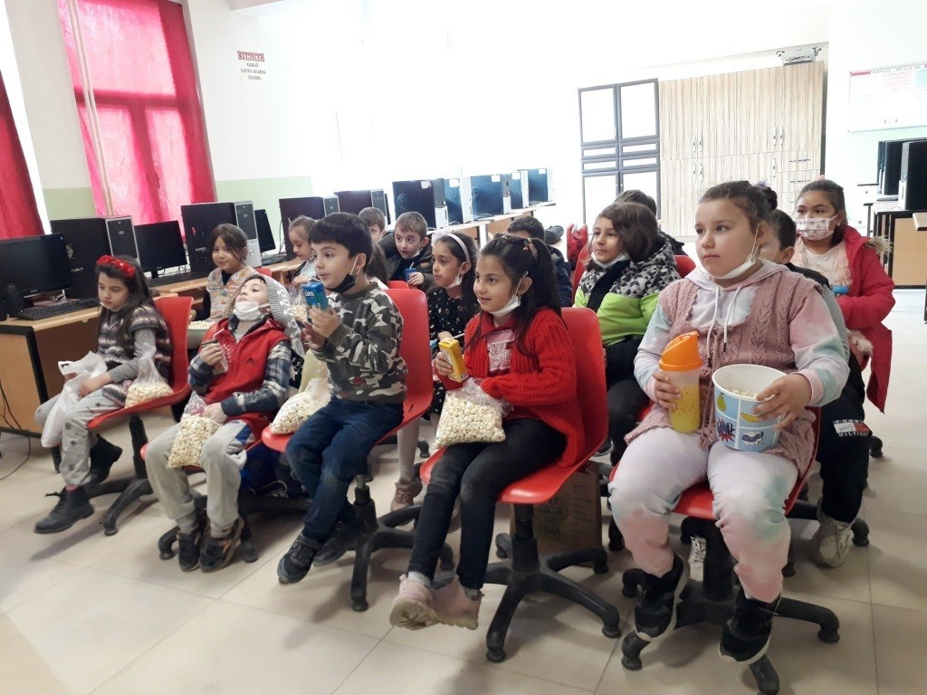 Hisarcık Atatürk İlkokulunda “Film Günü” etkinliği #kutahya