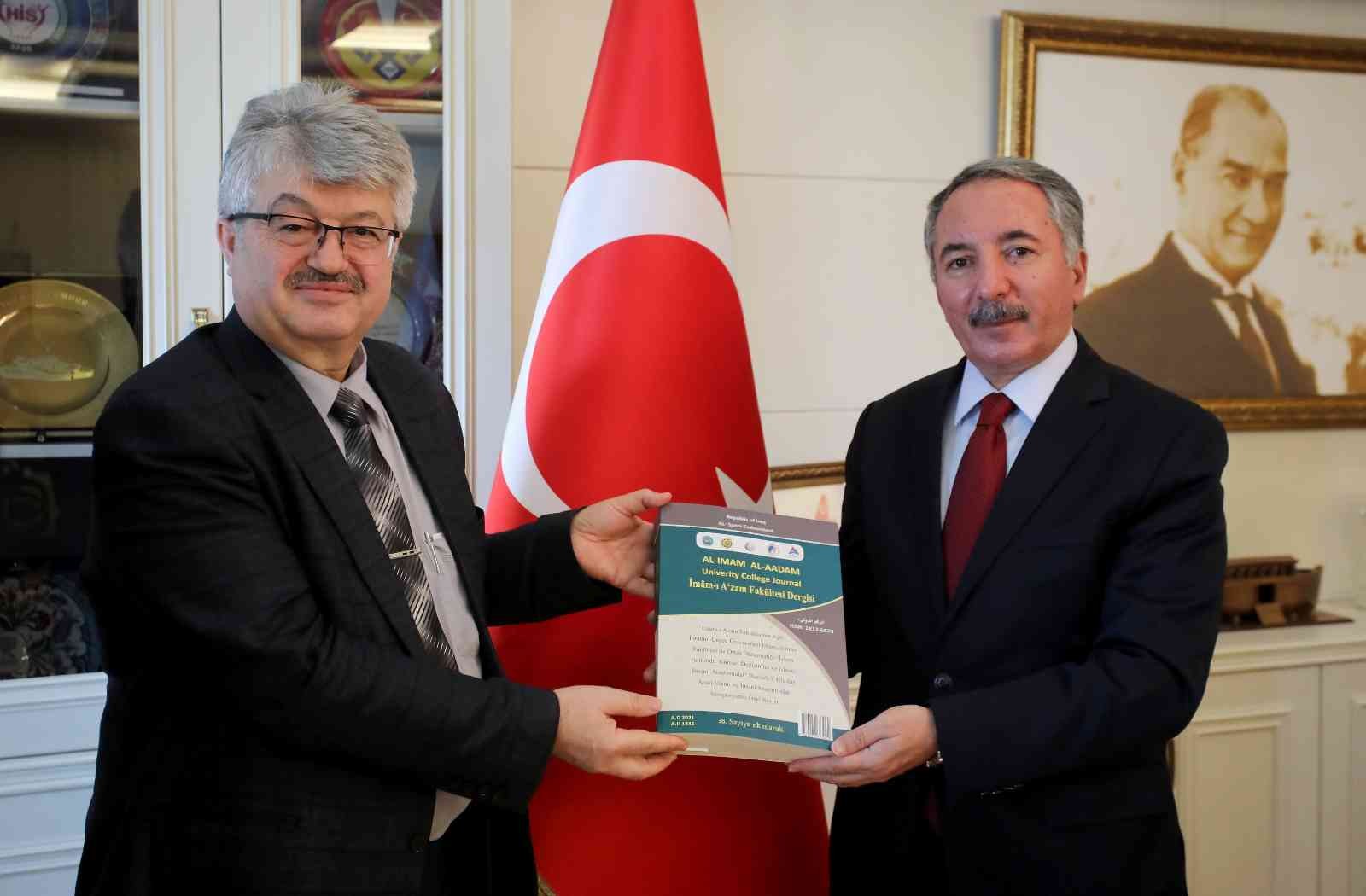 Uluslararası İslâmî ve İnsanî Araştırmalar Sempozyumu kitabı AİÇÜ Rektörü Prof. Dr. Karabulut’a takdim edildi #agri