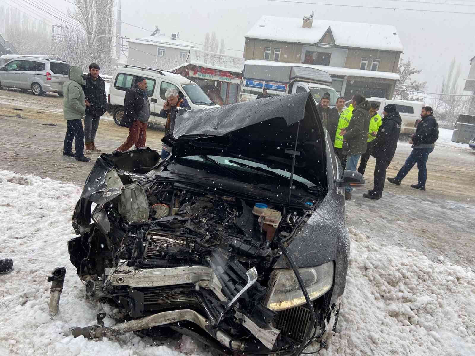 Ağrı’da trafik kazası: 4 yaralı #agri