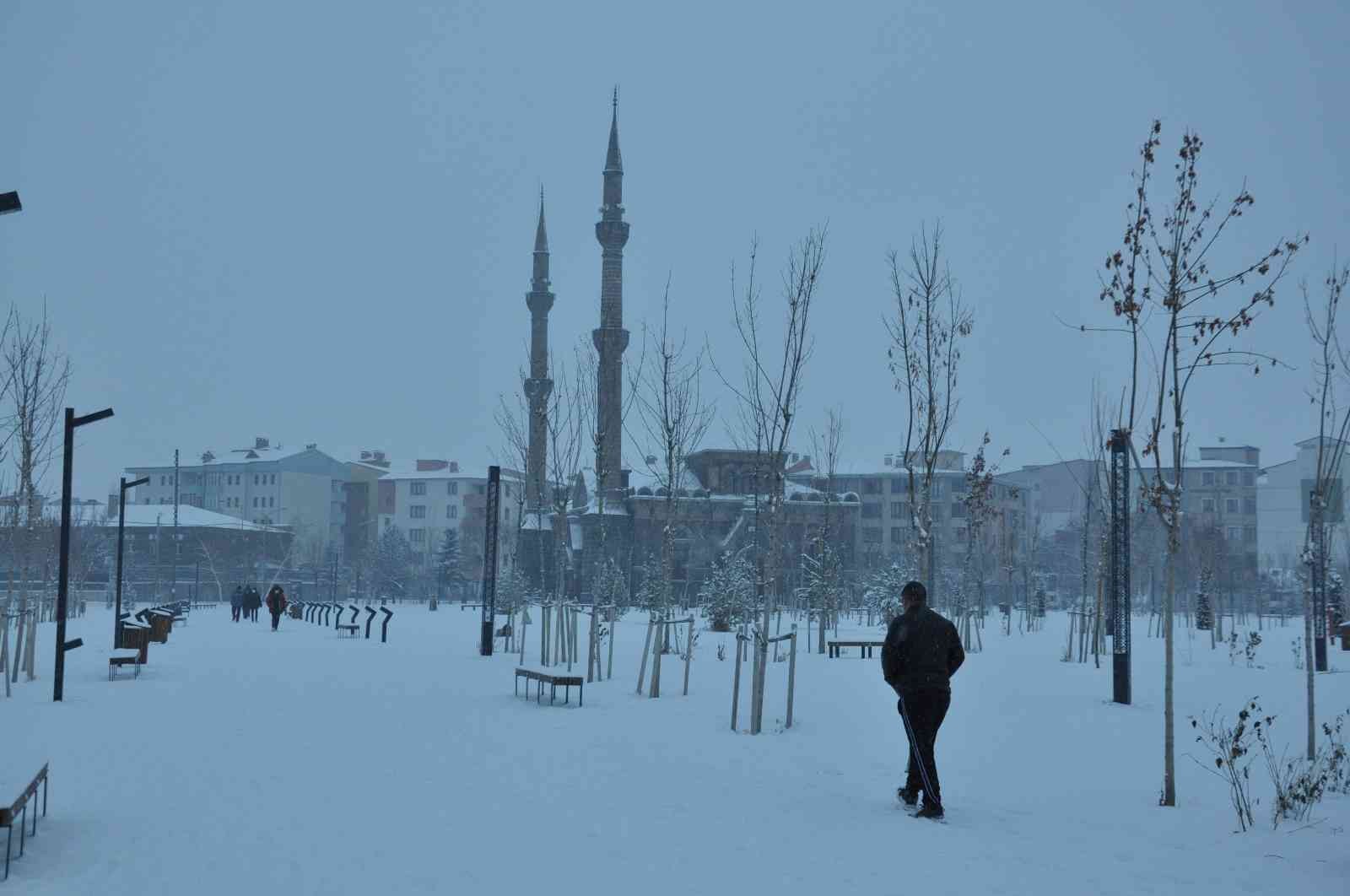Kars’ta 51 köy yolu ulaşıma kapandı #kars