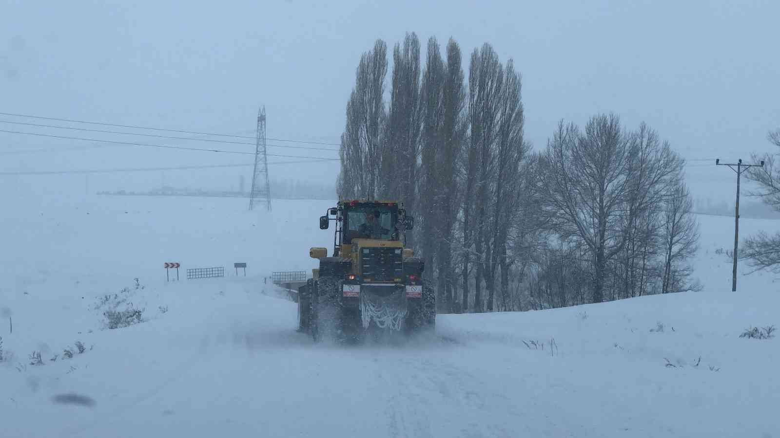 Kars’ta kar ve tipiden 65 köy yolu ulaşıma kapandı #kars