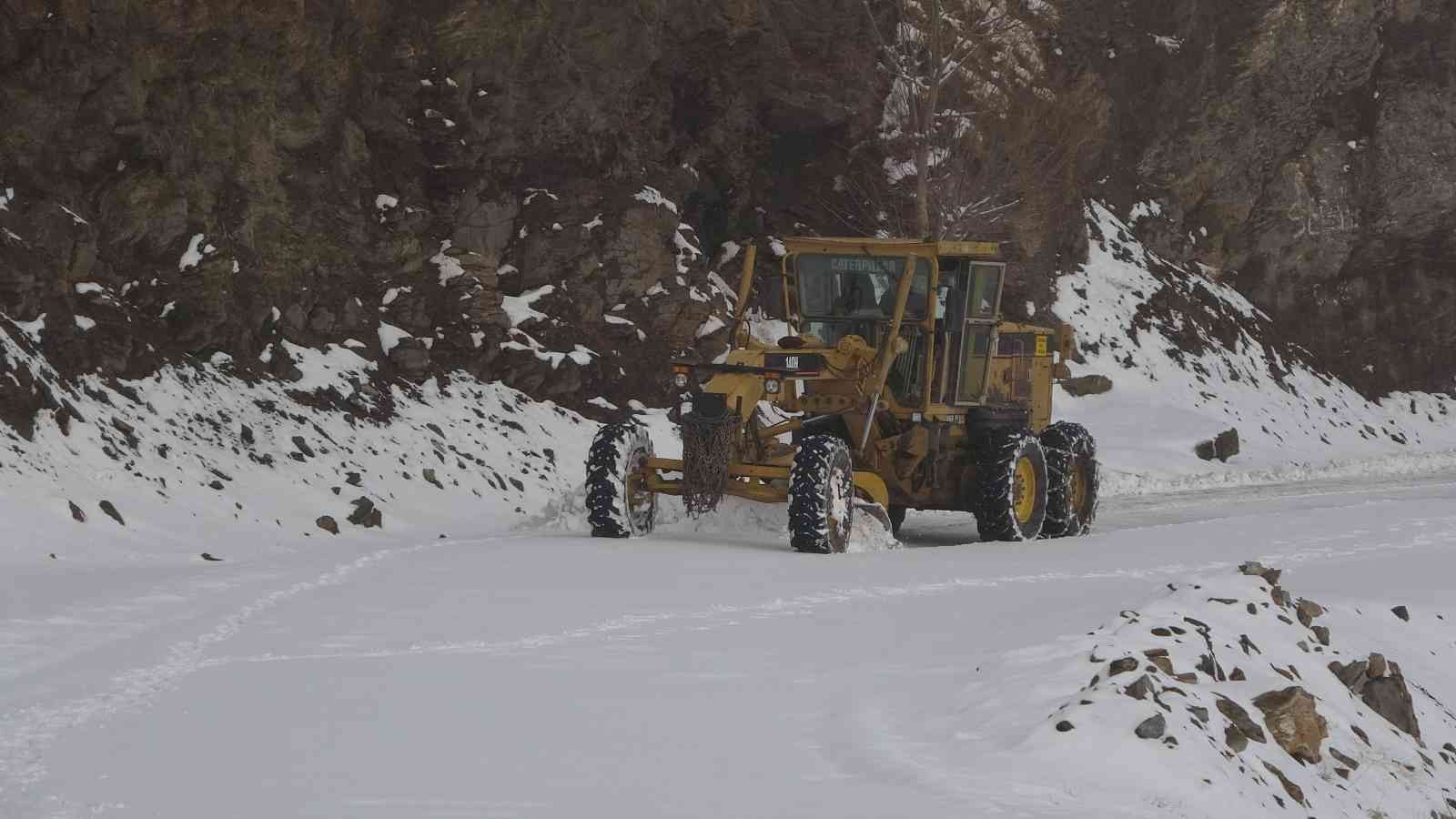 Muş’ta 55 köy yolu kar nedeniyle ulaşıma kapandı #mus
