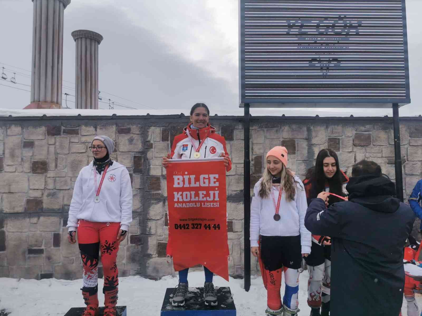 Okullar arası kayak sporları yarışmasında Bilge Koleji damgasını vurdu #erzurum