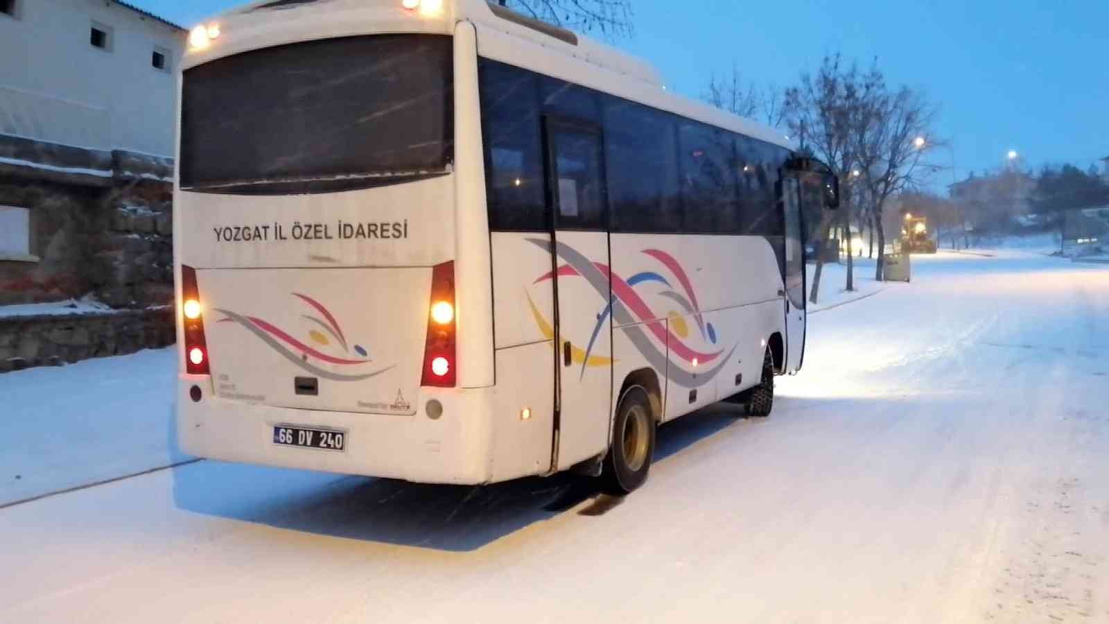 Yozgat’ta buzlanan yollarda sürücüler zor anlar yaşadı #yozgat