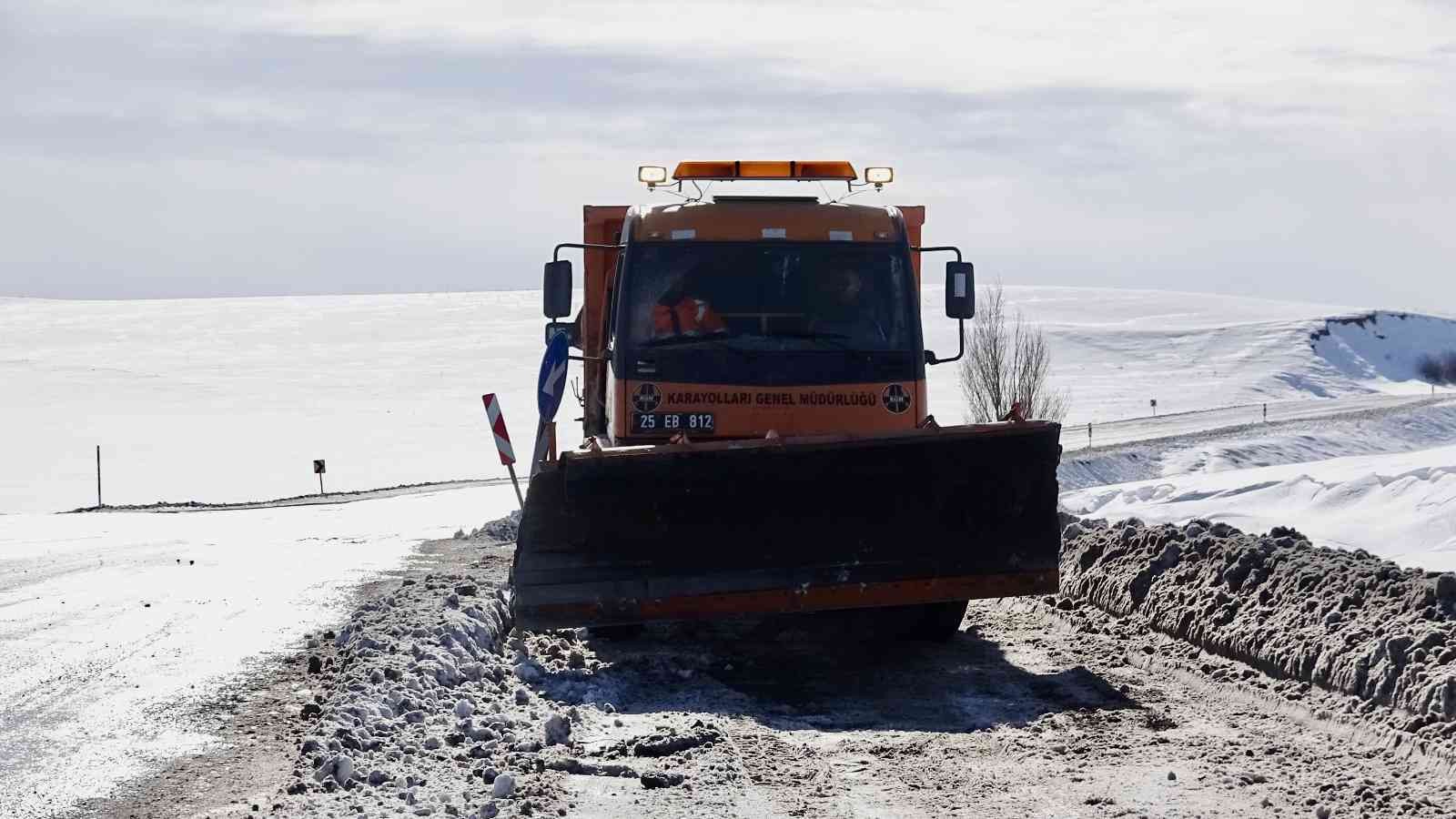 Ağrı’da 207 köy yolu kar nedeniyle ulaşıma kapandı #agri