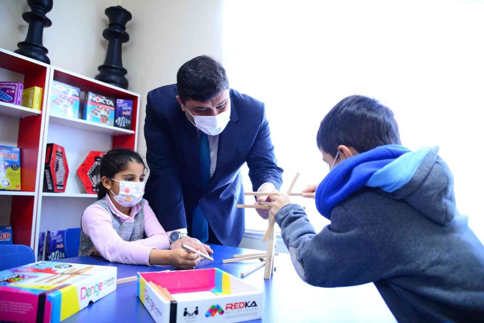 Kahramankazan Belediyesi’nden ilkokula kütüphane, zeka oyunları ve yaşam beceri atölyesi #ankara