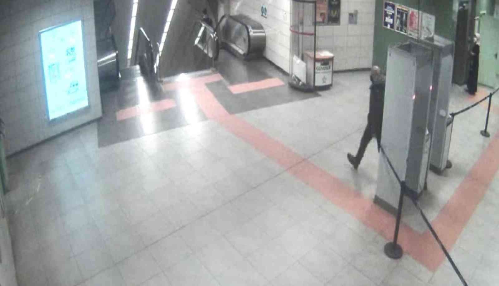 Metrodaki bıçaklı saldırıya ilişkin yeni görüntüler ortaya çıktı #istanbul