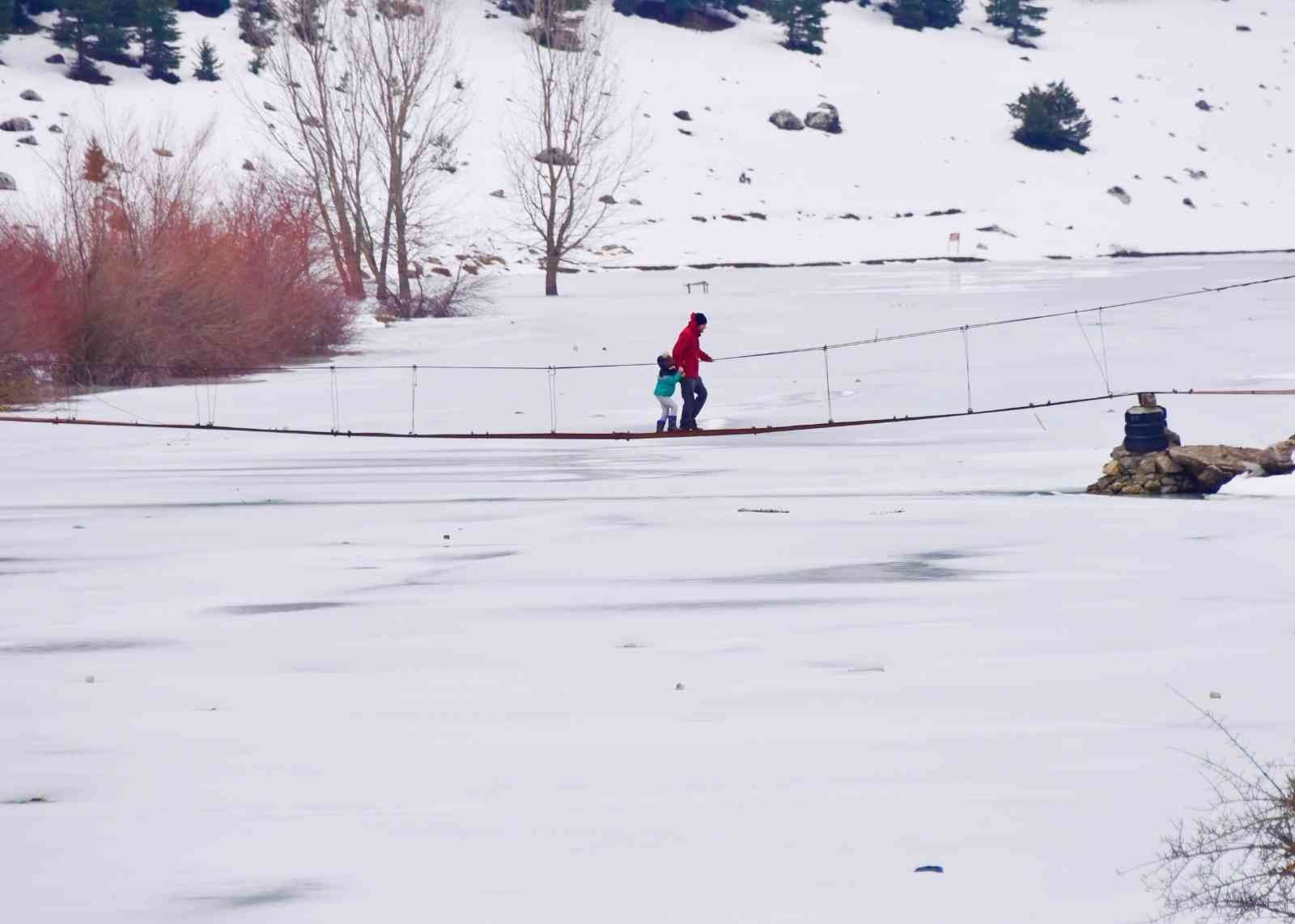 Kargaçayırı Gölü buz tuttu #kahramanmaras