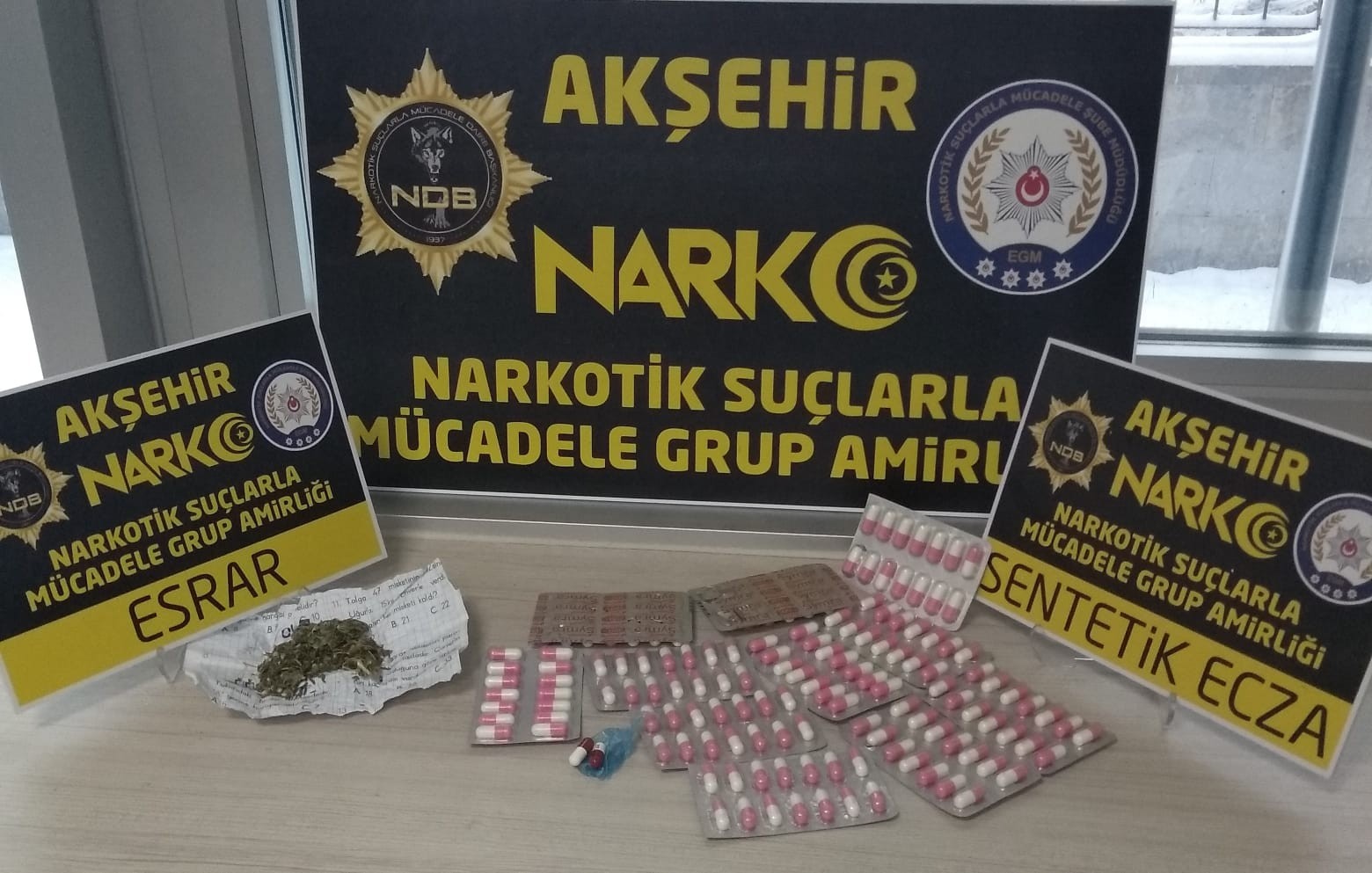 Akşehir’de durdurulan araçta 150 adet uyuşturucu hap ele geçirildi #konya