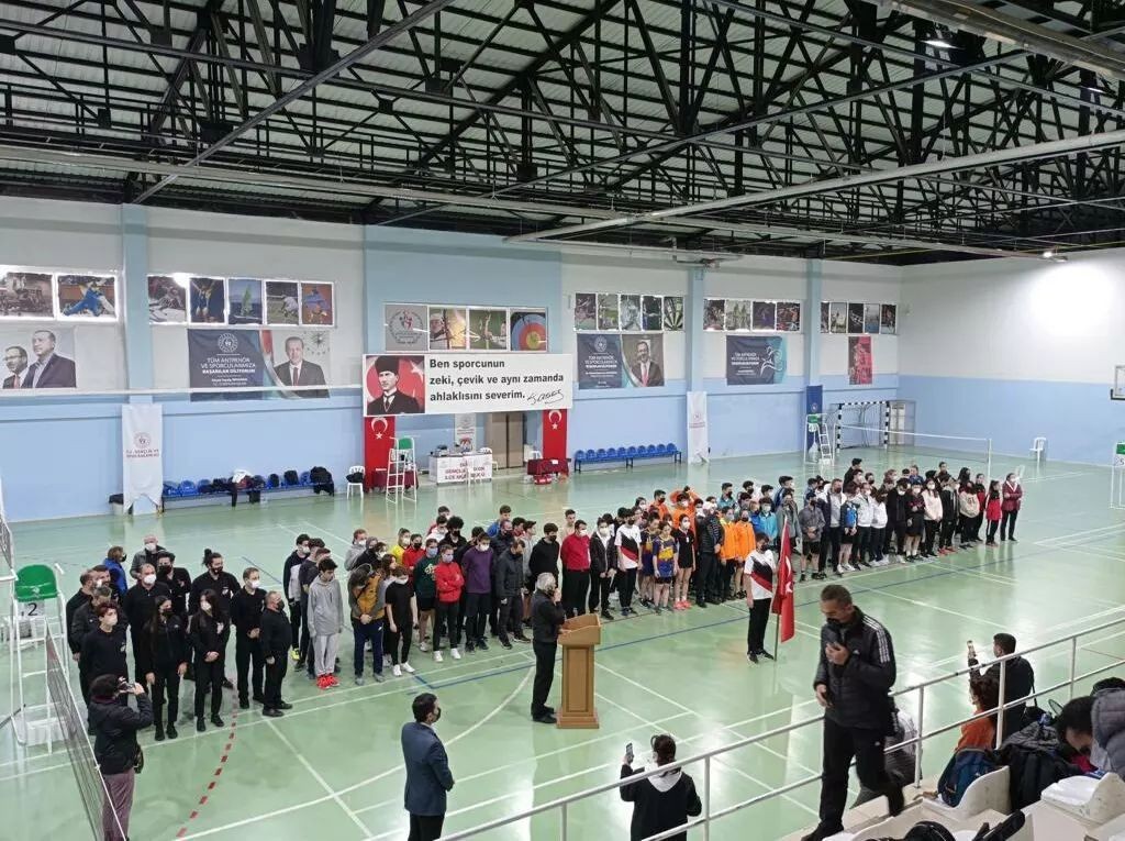 Didim’de badminton turnuvası start aldı #aydin