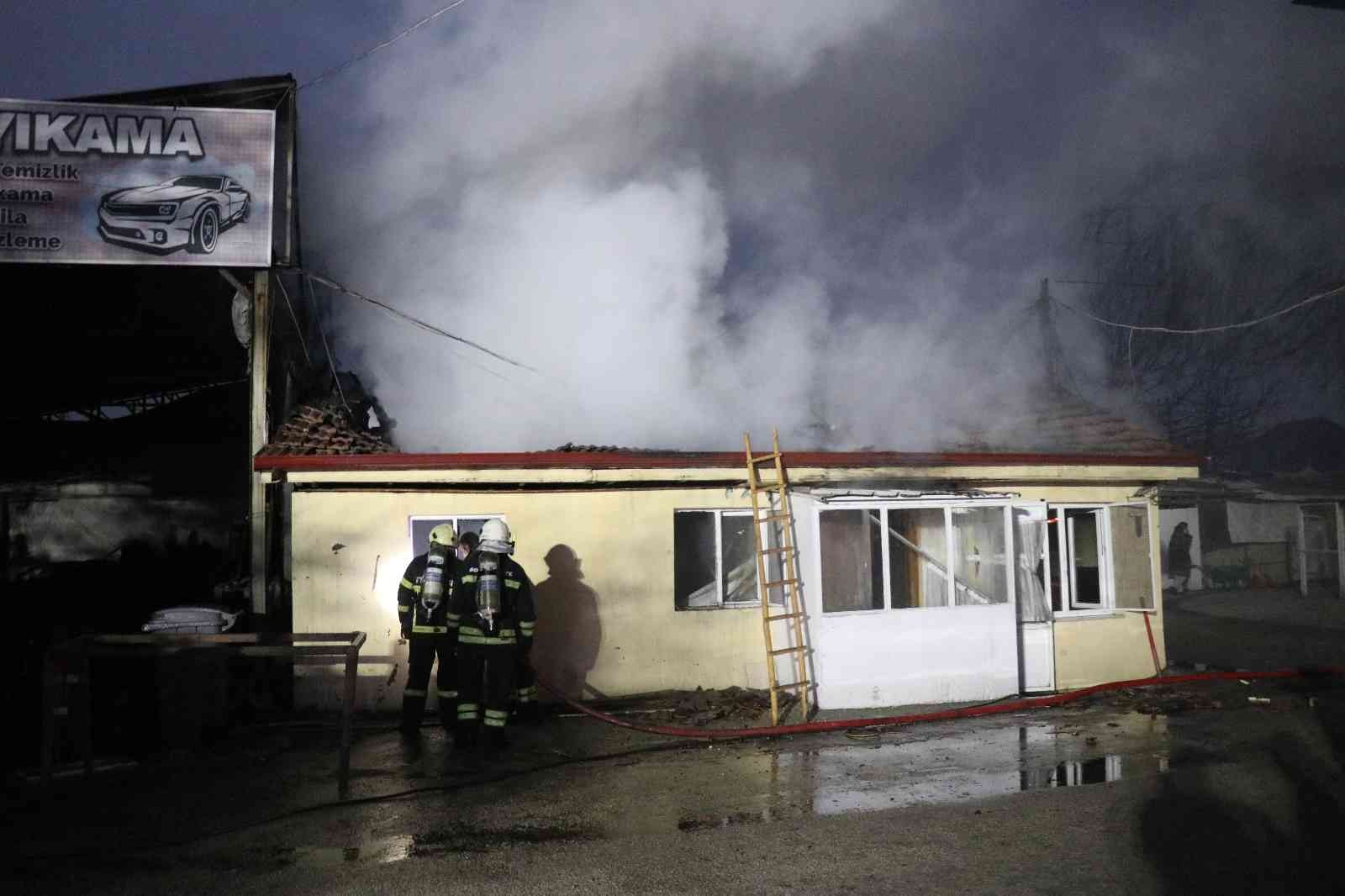 Benzin istasyonu bitişiğinde ev yangını korkuttu #bolu