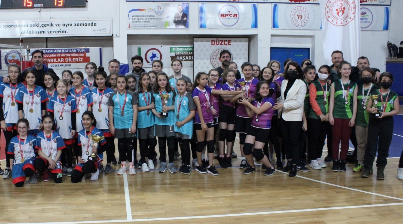 TOKİ Mehmet Akif Ersoy voleybolda şampiyon oldu #duzce